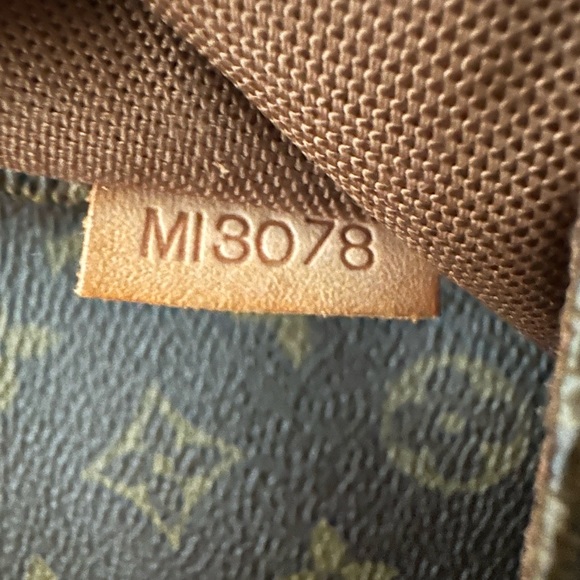 Authentic LOUIS VUITTON Bosphore Messenger Crossbody PM. - Picture 16 of 16